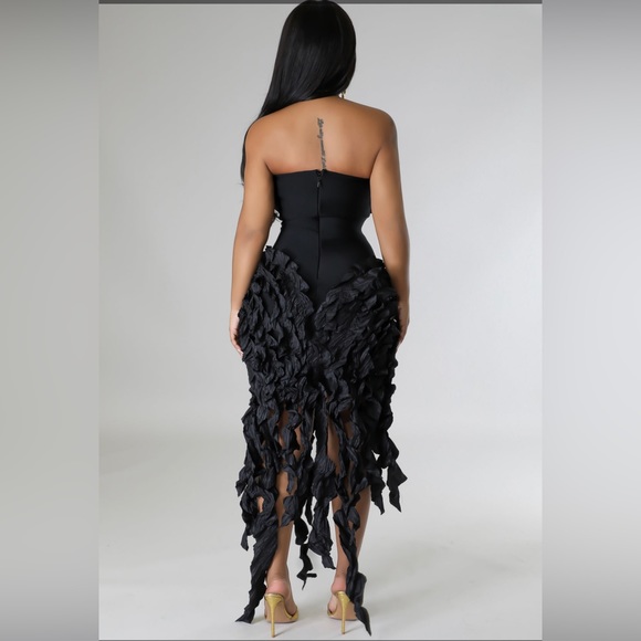 Black strapless don’t stop the party. - Picture 6 of 9